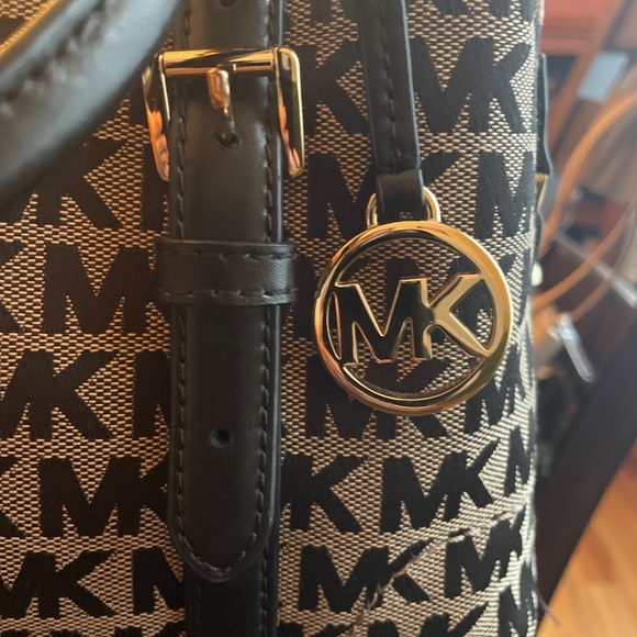 Small black Michael Kors purpse - Picture 7 of 7